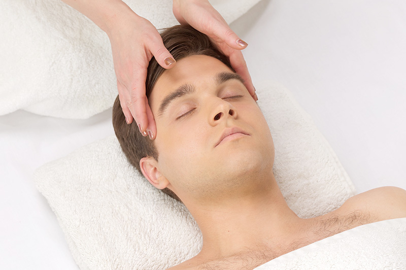 肩こり・頭痛でお悩みの方向けドライヘッドマッサージ